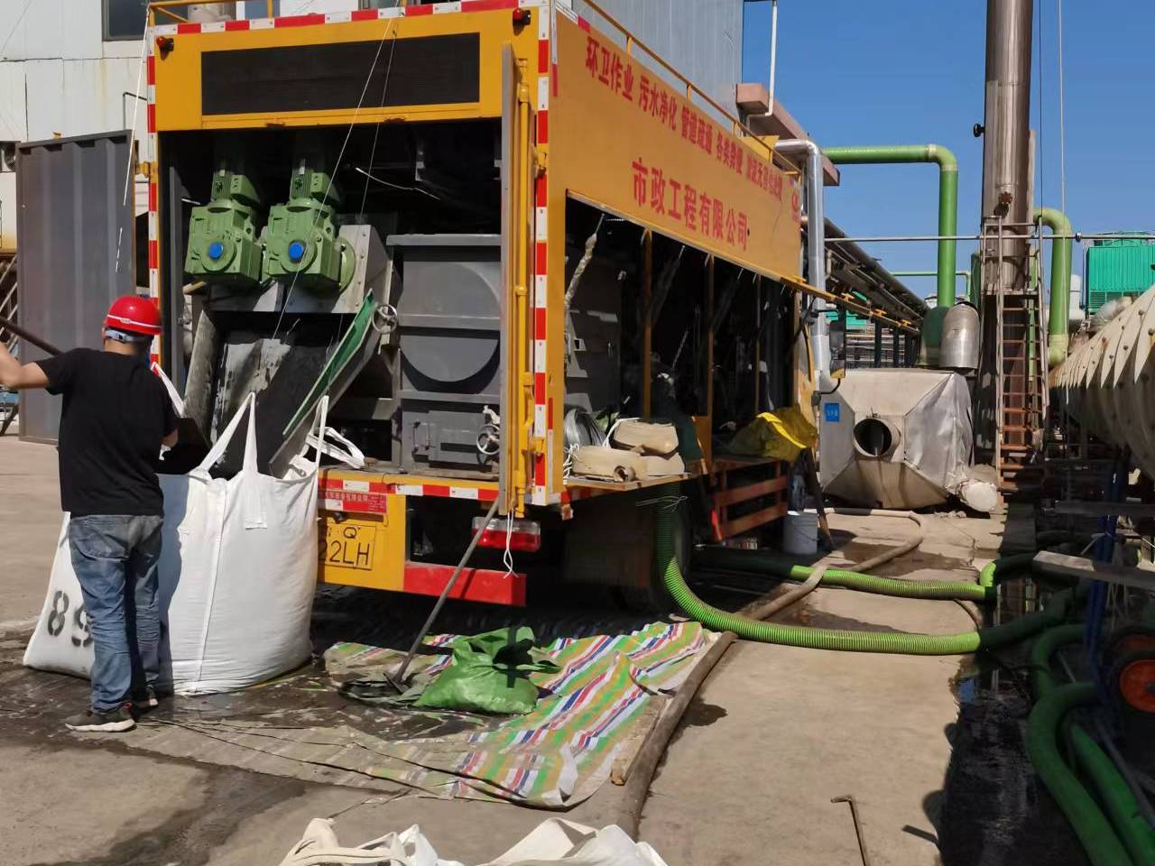 沙田镇淤泥压干处理