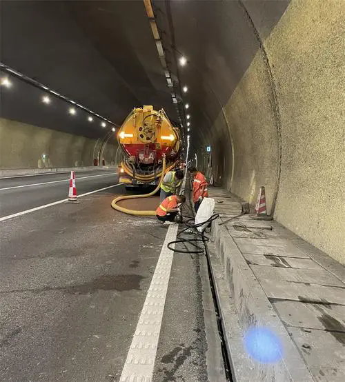 沙田镇隧道排水渠清淤